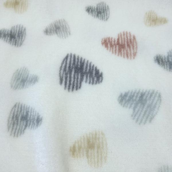 Wellness-Fleece, weiß, bunte Herzen Wellness-Fleece, weiß, bunte Herzen